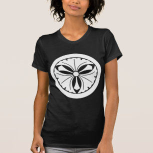 Drei Ginkgo-Blätter mit Schwertern im Kreis T-Shirt