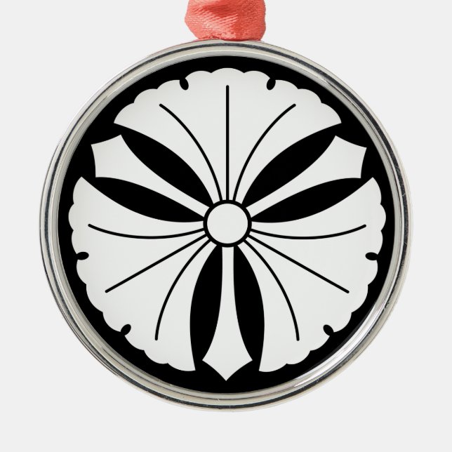 Drei Ginkgo-Blätter mit Schwertern Ornament Aus Metall (Vorne)