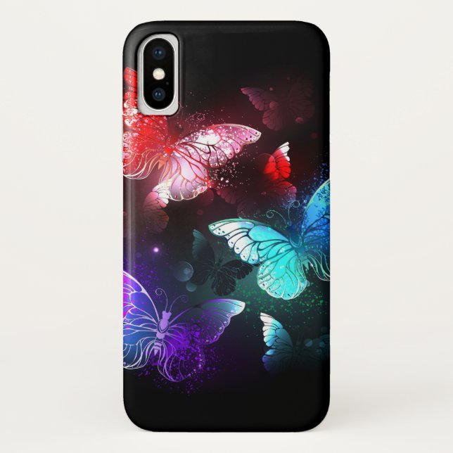 Drei glühende Schmetterlinge im Hintergrund Case-Mate iPhone Hülle (Rückseite)