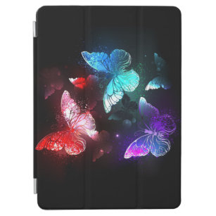 Drei glühende Schmetterlinge im Hintergrund iPad Air Hülle