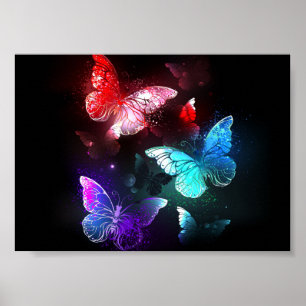 Drei glühende Schmetterlinge im Hintergrund Poster