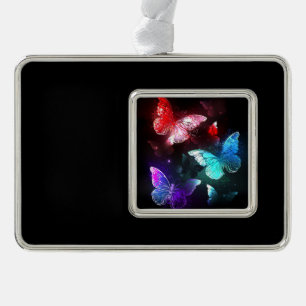 Drei glühende Schmetterlinge im Hintergrund Rahmen-Ornament Silber