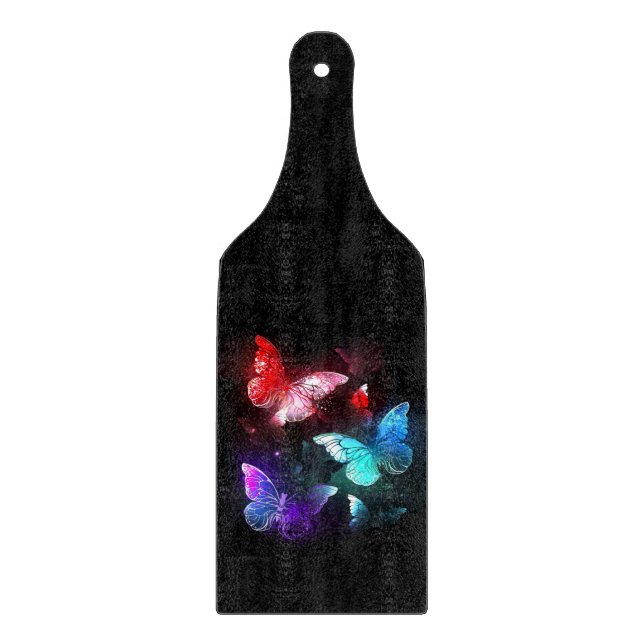 Drei glühende Schmetterlinge im Hintergrund Schneidebrett (Vorderseite)
