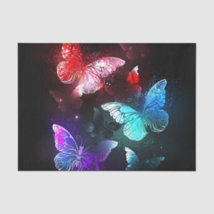 Drei glühende Schmetterlinge im Hintergrund Seidenpapier