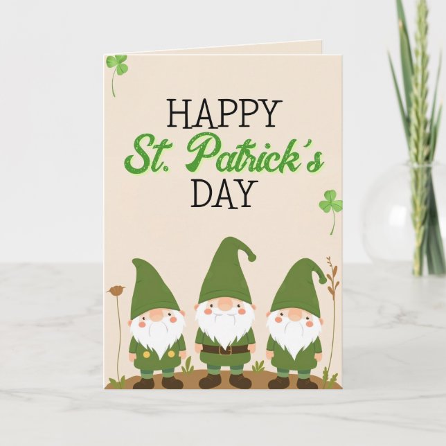 Drei grüne Gnome mit Kleeblättern St Patrick's Day Karte (Vorderseite)
