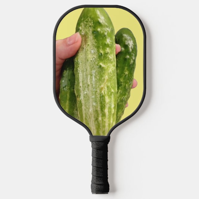 Drei Gurken auf dem Gelben Pickleball Paddle (Vorderseite)
