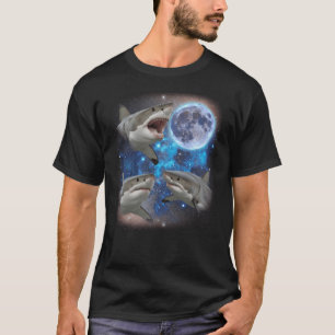 Drei Haie, die auf dem Mond herumhacken T-Shirt