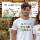 Drei-i-e-i-o 3rd Birthday Farm Themed Parents T-Shirt<br><div class="desc">Drei-i-e-i-o 3. Geburtstag Party T - Shirt für Mama und Papa. Die T - Shirt der Eltern lesen "singen für [Name] Three-i-i-o" auf der einen Seite und die Landtiere auf der anderen Seite - perfekt, um Ihre Gäste zum Lärm zu ermutigen! Inspiriert durch den EIO Alte Macdonald Kinderzimmer Reim im...</div>