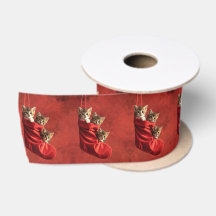 Drei Kätzchen in einer Weihnachtsstrumpfband
