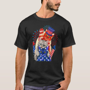 Drei Katzen mit amerikanischer Flagge Feuerwerk Ni T-Shirt