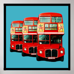 Drei Londoner Busse mit türkisfarbenem Hintergrund Poster