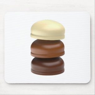Drei mit Schokolade überzogene Marshmallows Mousepad