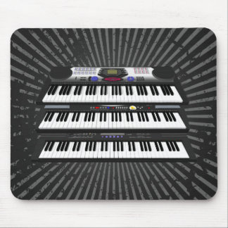 Drei moderne Tastaturen: Synthesizer: Mousepad