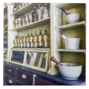 Drei Mörser und Stampfen in der Apotheke Fliese