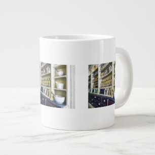 Drei Mörser und Stößel in der Apotheke Jumbo-Tasse