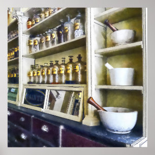 Drei Mörser und Stößel in der Apotheke Poster