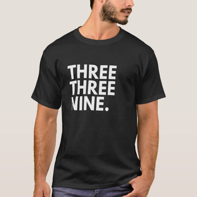 DREI NEUN FLÄCHENcode 339 Boston MA Massachus T-Shirt (Vorderseite)