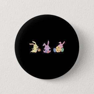 Drei Niedliche Bunnies, die Osterbyskets für Kinde Button