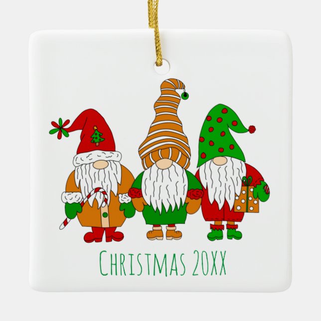 Drei Niedliche Weihnachtsgnomen Personalisierter U Keramikornament (Vorderseite)