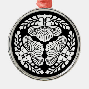 Drei Paulownienblüten, Köpfe nach außen gerichtet Ornament Aus Metall