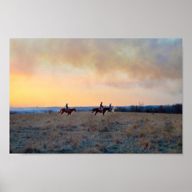 Drei Reiter in den Kansas Flint Hills Poster (Vorne)