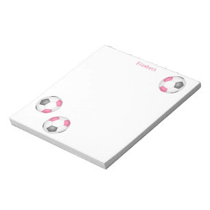 Drei rosa graue Fußballbälle Mädchen nennen Notizblock