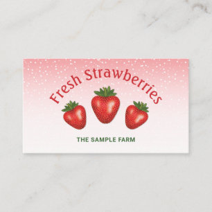 Drei rote Erdbeeren auf der rosa Erdbeerfarm Visitenkarte