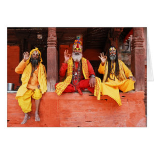 Drei Saddhus, das auf dem Vishnu Tempel Nepal