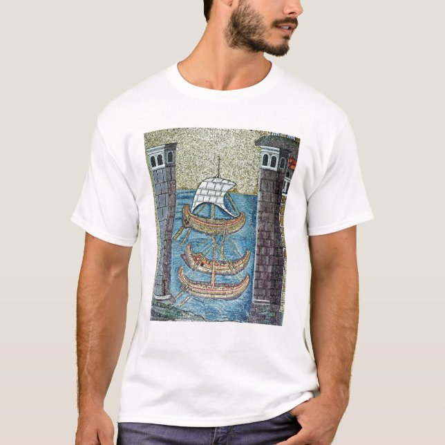 Drei Schiffe, die den Hafen von Ravenna kommen T-Shirt (Vorderseite)