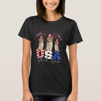 Drei schiitische Tzus-Hunde mit amerikanischer Fla T-Shirt