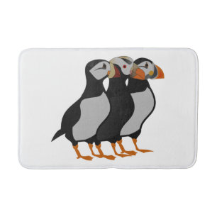 Drei schöne Puffin Stehender Cartoon Badematte