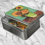 Drei Sonnenblumen in einer Vase von Vincent van Go Puzzle<br><div class="desc">Drei Sonnenblumen in einer Vase von Vincent van Gogh ist ein Vintager Kunst Post-Impressionismus noch Leben Blumenmalerei. Ein Bouquet mit drei schönen blühenden Sonnenblumen in einer Vase. Frisch geschnittene Blume aus dem Garten. Über den Künstler: Vincent Willem van Gogh (1853-1890) war einer der berühmtesten postimpressionistischen Maler seiner Zeit. Seine Arbeit...</div>