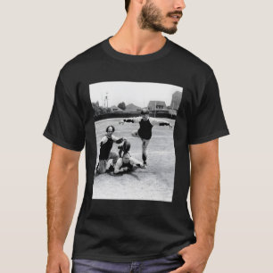 Drei Stöcke Fußball €"Start T-Shirt