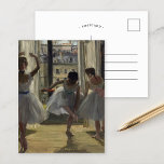 Drei Tänzer | Edgar Degas Postcard Postkarte<br><div class="desc">Danseuses Dans Une Salle D’exercice, Trois Danseuses (1873) oder Three Dancers in einem Übungsraum, von dem französischen Impressionisten Edgar Degas. Degas ist berühmt für seine pastellfarbenen Zeichnungen und Ölgemälde. Er war Meister bei der Darstellung von Bewegungen, wie man an seinen vielen Werken von Balletttänzern sehen kann. Verwenden Sie die Entwurfstools,...</div>