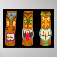 Drei Tiki-Statuen aus Holz, sonniges Schwarz
