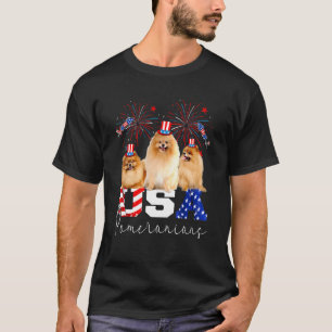Drei US-Spitz mit einer amerikanischen Flagge T-Shirt