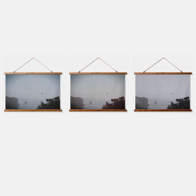 Drei Wandteppiche aus Holz auf der Erde (Dreifach)