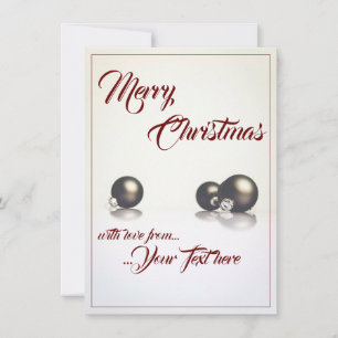 Drei Weihnachtsbälle vor hellem Hintergrund