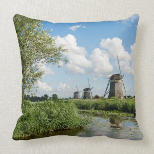Drei Windmühlen und ein Kanal-Wurfskissen Kissen