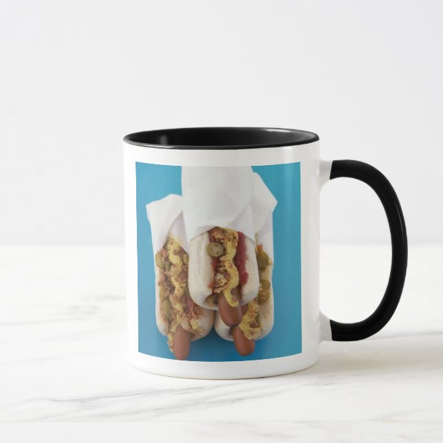 Drei Würstchen in den Brötchen Tasse (Rechts)