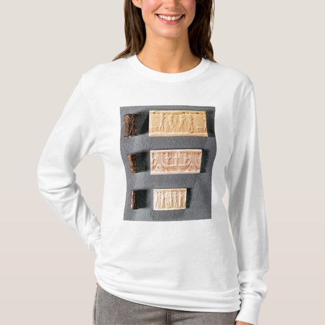 Drei Zylinder-Siegel mit Eindrücken, T-Shirt (Vorderseite)