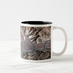 Dreidimensionale Sicht der Landschaft Zweifarbige Tasse