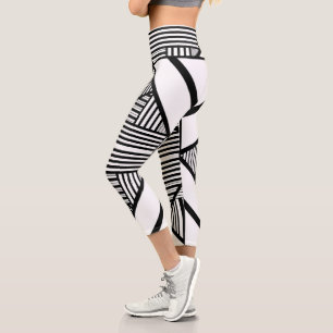 Dreiecksstreifen 2 in Schwarz und Weiß Capri Leggings