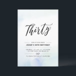dreißig | Blaues 30. Geburtstag Party Wasserfarbe Einladung<br><div class="desc">Feiern Sie Ihren besonderen Tag mit dieser einfachen,  minimalen 30. Geburtstagsfeier Party Einladung. Dieses Design verfügt über ein stilvolles Schriftzeichen "Thirty" mit einem weichen,  blau-mintfarbenen Aquarell-Hintergrund. Mehr Geburtstagseinladungen für Erwachsene und Party-Zubehör sind in meinem Shop BaraBomDesign erhältlich.</div>