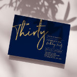dreißig | Navy & Gold Modernes 30. Geburtstags-Par Einladung<br><div class="desc">Feiern Sie Ihren besonderen Tag mit dieser stilvollen 30. Party Einladung. Dieses Design verfügt über ein modernes Pinselskript "Dreißig" mit einem klaren Layout in marineblau-goldfarbener Kombo. Weitere Designs gibt es in meinem Shop BaraBomDesign.</div>
