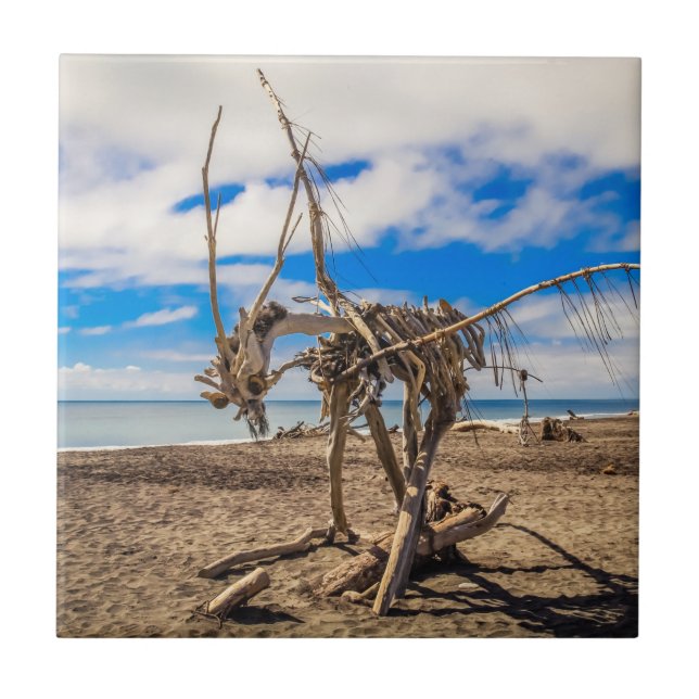 Driftwood-Kunstwerk am Hokitika Beach, Neuseeland Fliese (Vorderseite)