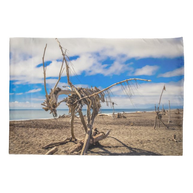 Driftwood-Kunstwerk am Hokitika Beach, Neuseeland Kissenbezug (Rückseite)
