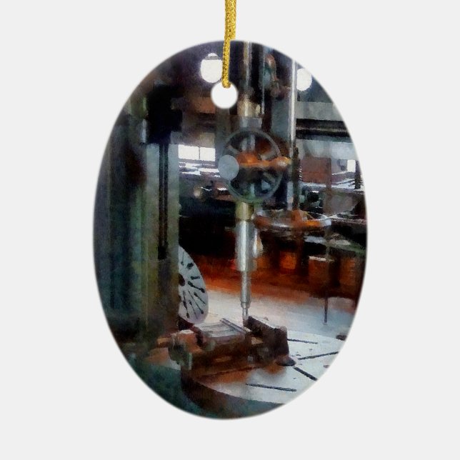 Drill Press Near Window Keramikornament (Vorne)