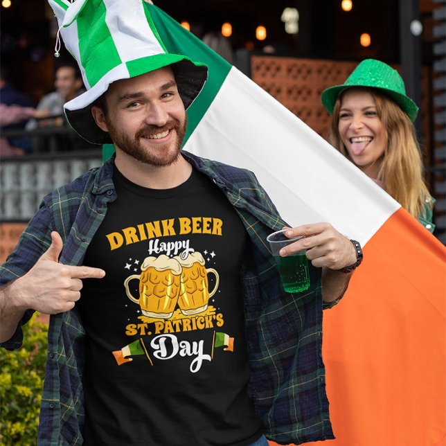 Drink Beer Happy St Patrick's Day Grafik T-Shirt (Von Creator hochgeladen)
