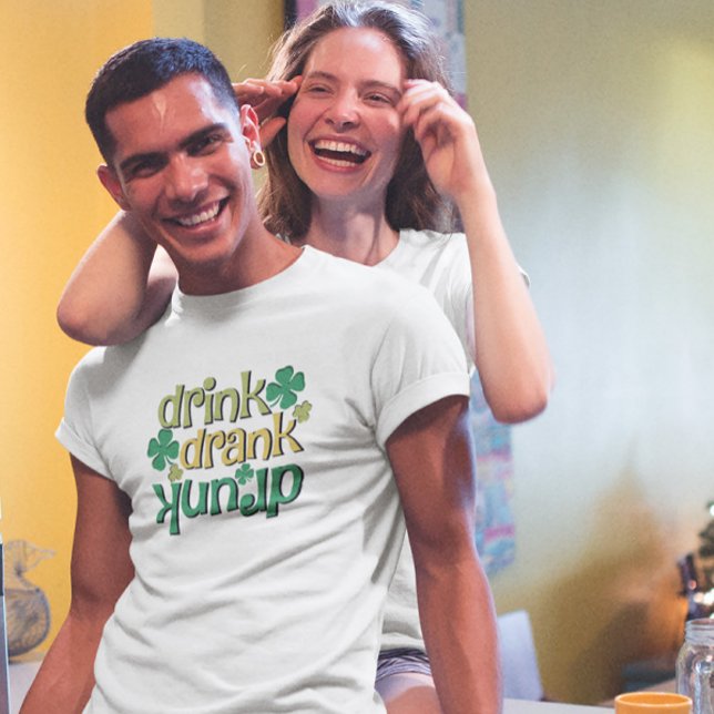 Drink getrunken Betrunken Funny St. Patric Textdes T-Shirt (Von Creator hochgeladen)